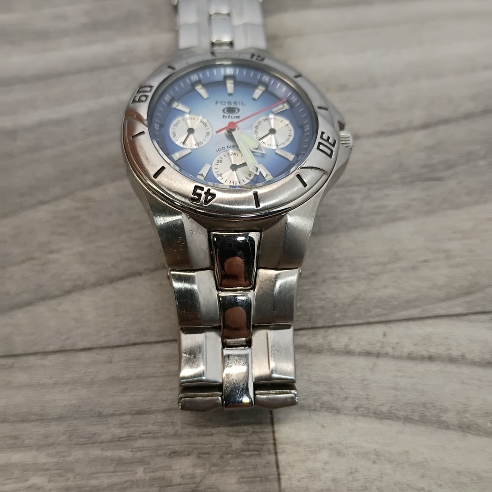 Fossil Blue Ladies Dive Watch 100m BQ-9199 New Battery Installed 6.5" - Picture 2 of 9